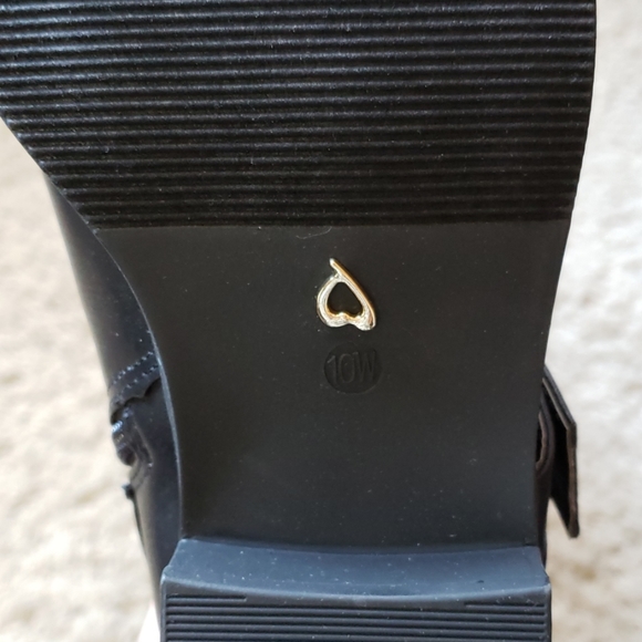 Boots - Picture 4 of 7